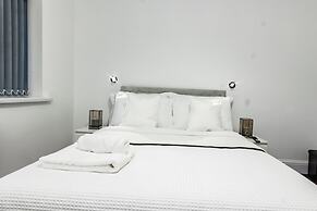 House - Sleeps 6 - Parking - Garden