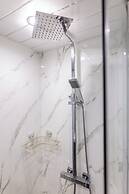 House - Sleeps 6 - Parking - Garden