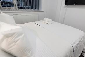 House - Sleeps 6 - Parking - Garden