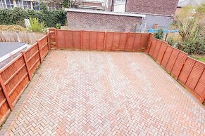 House - Sleeps 6 - Parking - Garden