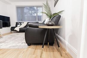 House - Sleeps 6 - Parking - Garden