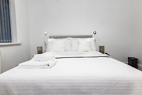 House - Sleeps 6 - Parking - Garden