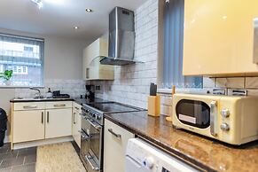 House - Sleeps 6 - Parking - Garden