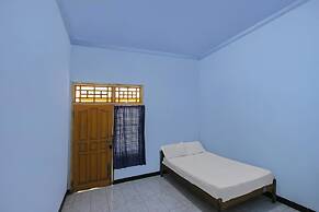 SPOT ON 92567 Jati Homestay Near Taman Suranadi