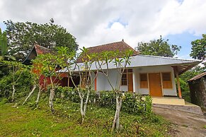 SPOT ON 92567 Jati Homestay Near Taman Suranadi