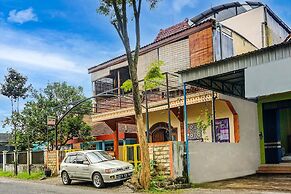 OYO Life 92568 Penginapan Joglo Syariah