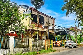 OYO Life 92568 Penginapan Joglo Syariah