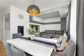 Stylish Kraków Apartment by Renters