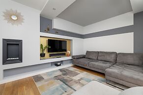 Stylish Kraków Apartment by Renters