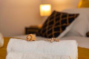 Villa Akulica With Heated Outdoor Pool and Seaview