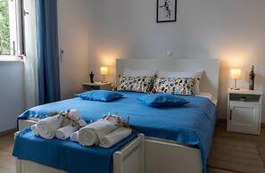 Villa Akulica With Heated Outdoor Pool and Seaview