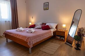 Villa Akulica With Heated Outdoor Pool and Seaview