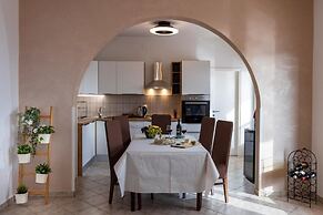 Villa Akulica With Heated Outdoor Pool and Seaview