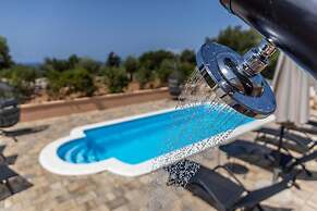Villa Akulica With Heated Outdoor Pool and Seaview