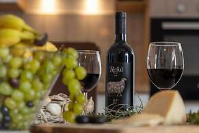 Villa Akulica With Heated Outdoor Pool and Seaview