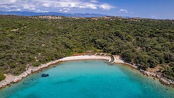 Villa Akulica With Heated Outdoor Pool and Seaview