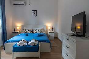 Villa Akulica With Heated Outdoor Pool and Seaview