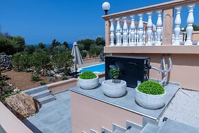 Villa Akulica With Heated Outdoor Pool and Seaview