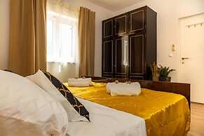 Villa Akulica With Heated Outdoor Pool and Seaview