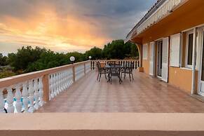 Villa Akulica With Heated Outdoor Pool and Seaview