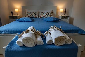 Villa Akulica With Heated Outdoor Pool and Seaview