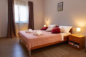 Villa Akulica With Heated Outdoor Pool and Seaview