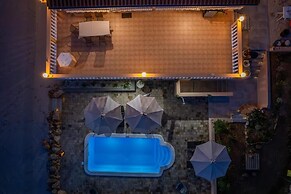 Villa Akulica With Heated Outdoor Pool and Seaview