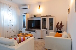 Villa Akulica With Heated Outdoor Pool and Seaview