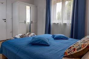 Villa Akulica With Heated Outdoor Pool and Seaview