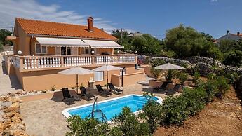 Villa Akulica With Heated Outdoor Pool and Seaview