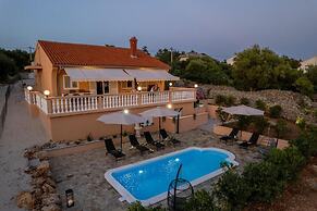 Villa Akulica With Heated Outdoor Pool and Seaview
