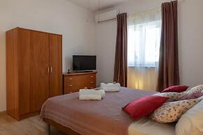 Villa Akulica With Heated Outdoor Pool and Seaview