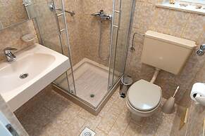 Villa Akulica With Heated Outdoor Pool and Seaview