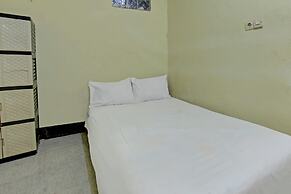 SPOT ON 92882 Penginapan 3 Bersaudara Near Pasar Sengkol