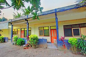 SPOT ON 92882 Penginapan 3 Bersaudara Near Pasar Sengkol