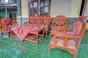 SPOT ON 92882 Penginapan 3 Bersaudara Near Pasar Sengkol