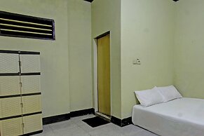 SPOT ON 92882 Penginapan 3 Bersaudara Near Pasar Sengkol