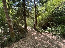 Maple Hill Lodge 3 Bedroom Home by RedAwning