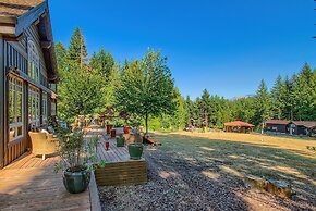 Maple Hill Lodge 3 Bedroom Home by RedAwning