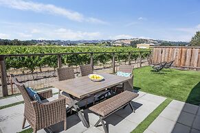 Peaceful Modern Sta Rosa Home W/ Vineyard Views! 3 Bedroom Home by Red