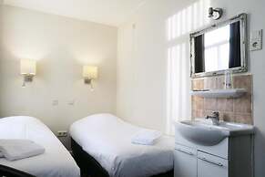 Hotel Carillon