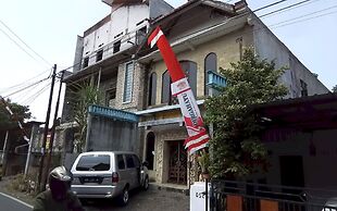 OYO Life  92842 Homestay Balearjosari