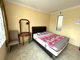 OYO LIFE 92844 Penginapan Cibodas