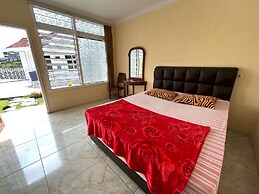 OYO LIFE 92844 Penginapan Cibodas