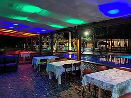 Hotel Cabañas River Park