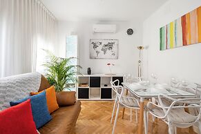 Madrid center room just 3 metro stops