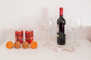 Madrid center room just 3 metro stops