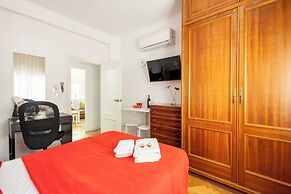 Madrid center room just 3 metro stops