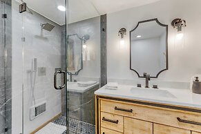 Lake View, Firepit, Game Room Remodeled Lake Tahoe Luxury Cabin by Ava