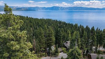 Lake View, Firepit, Game Room Remodeled Lake Tahoe Luxury Cabin by Ava
